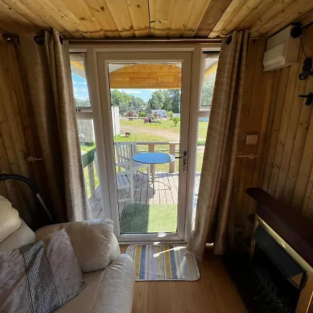 The Caduceus Quality Budget Cabins Chertsey Buitenkant foto