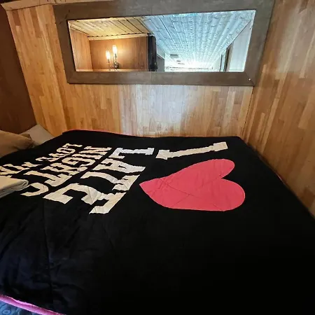 The Caduceus Quality Budget Cabins Chertsey Buitenkant foto