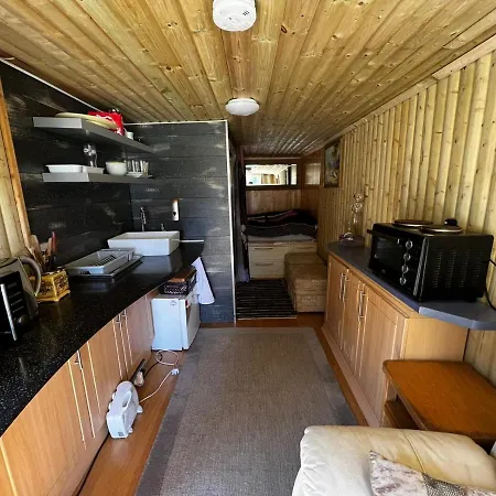 The Caduceus Quality Budget Cabins Chertsey Buitenkant foto