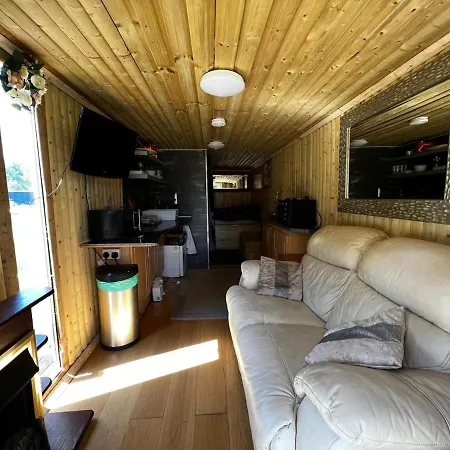 The Caduceus Quality Budget Cabins Chertsey Buitenkant foto