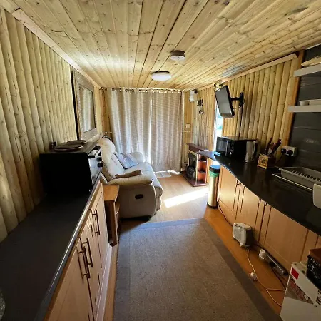The Caduceus Quality Budget Cabins Chertsey Buitenkant foto