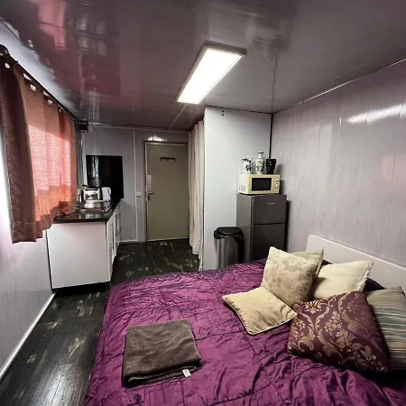 The Caduceus Quality Budget Cabins Chertsey Buitenkant foto